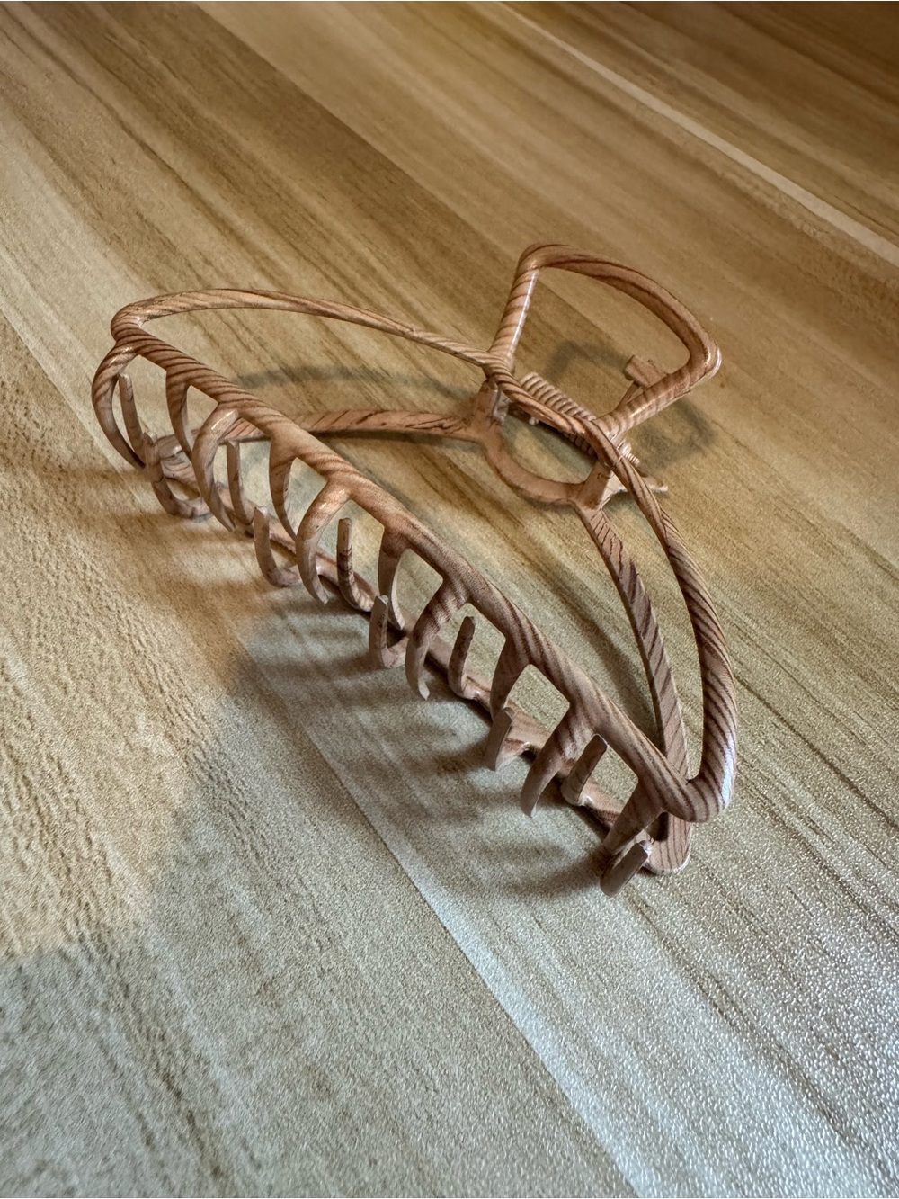 Wood claw clip